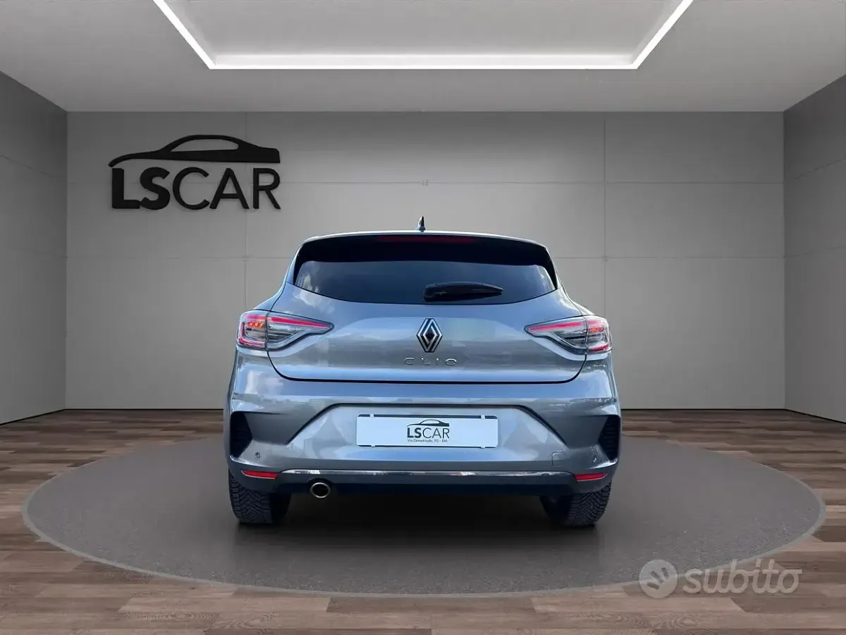 Usado Renault Clio V Techno 91 CV (66 kW) 2025 Gris Berlina