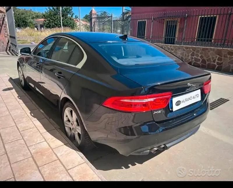 Usata Jaguar XE 200 CV (147 kW) 2017 Nero Berlina