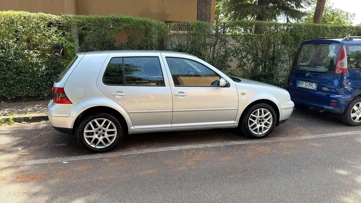 Usata VW Golf IV Trendline 105 CV (77 kW) 2004 Berlina