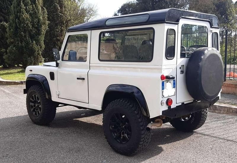 Usata Land Rover Defender 109 CV (80 kW) 1990 Bianco SUV