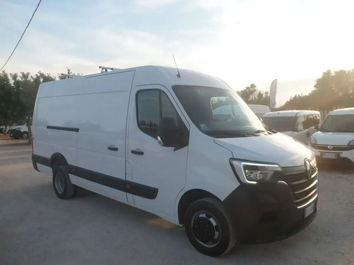 Usata Renault Master 165 CV (121 kW) 2023 Bianco Monovolume