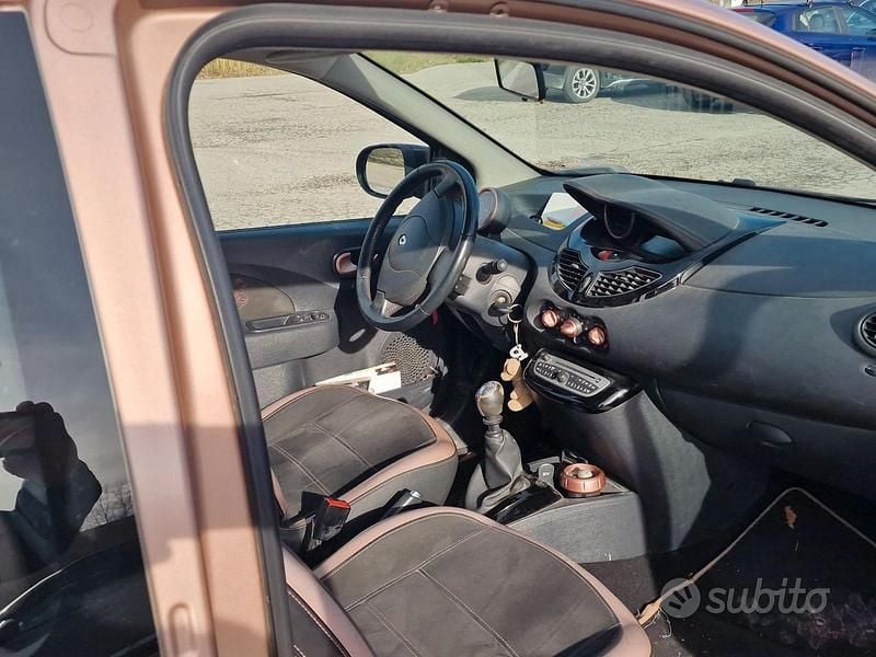 Usado Renault Twingo 75 CV (55 kW) 2011 Rojo Utilitario