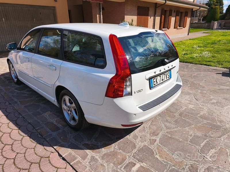 Usata Volvo V50 Plus 114 CV (83 kW) 2011 Bianco Station wagon