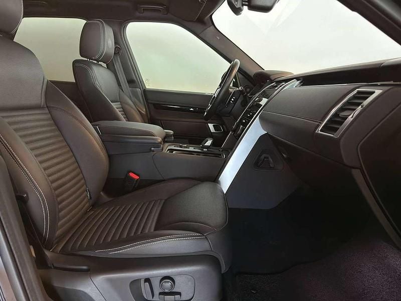 Usata Land Rover Discovery 5 R-Dynamic 249 CV (183 kW) 2022 Santorini black SUV