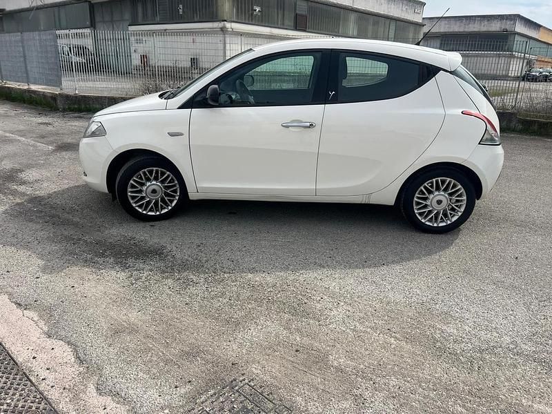 Usata Lancia Ypsilon Platinum 94 CV (69 kW) 2013 Bianco Utilitaria