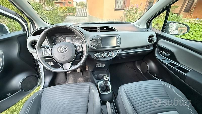 Usata Toyota Yaris 69 CV (50 kW) 2017 Bianco Berlina