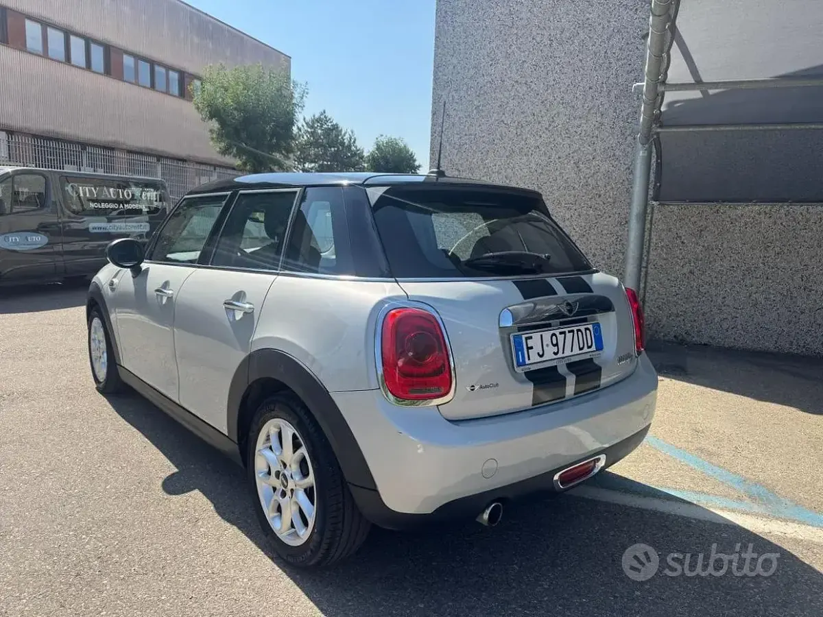 Usata Mini Cooper D Hype 116 CV (85 kW) 2017 Grigio metallizzato Utilitaria