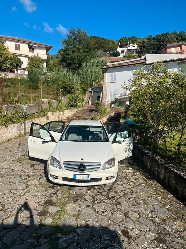 Bianco Usata 2010 Mercedes C200 Tre volumi | 6200 € (Ottimo prezzo) - Immagine 1/4