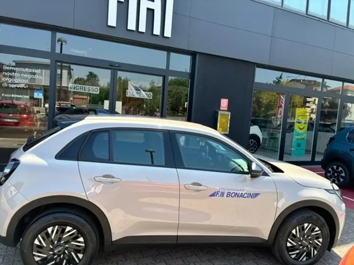 Usata Fiat 600 110 CV (80 kW) 2025 Beige SUV