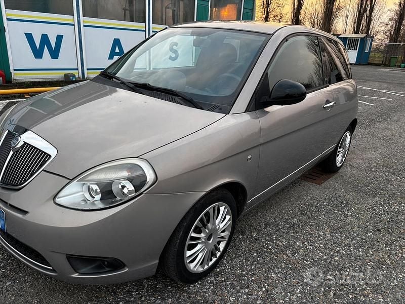 Usata Lancia Ypsilon 69 CV (50 kW) 2011 Marrone Utilitaria
