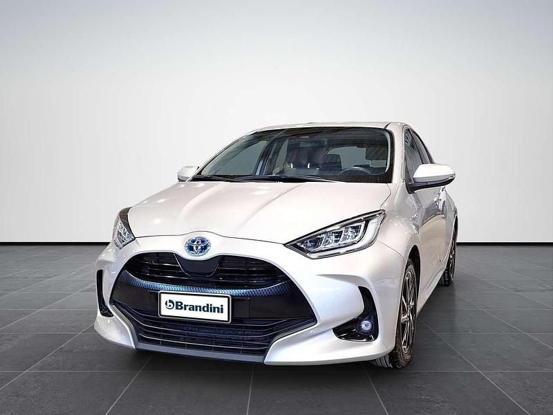 Usata Toyota Yaris Hybrid Trend 92 CV (67 kW) 2021 Argento Berlina