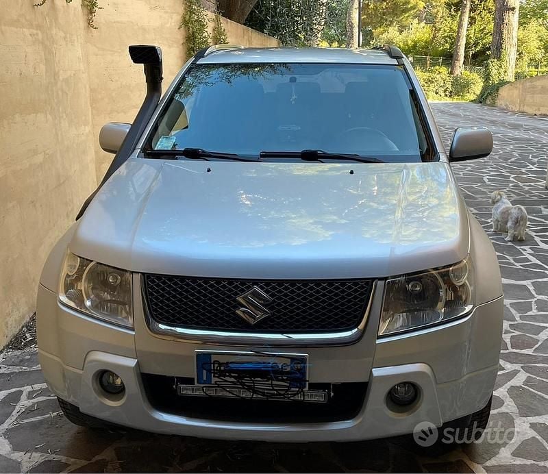 Argento Usata 2006 Suzuki Grand Vitara SUV | 7500 € (Buon prezzo) - Immagine 1/4