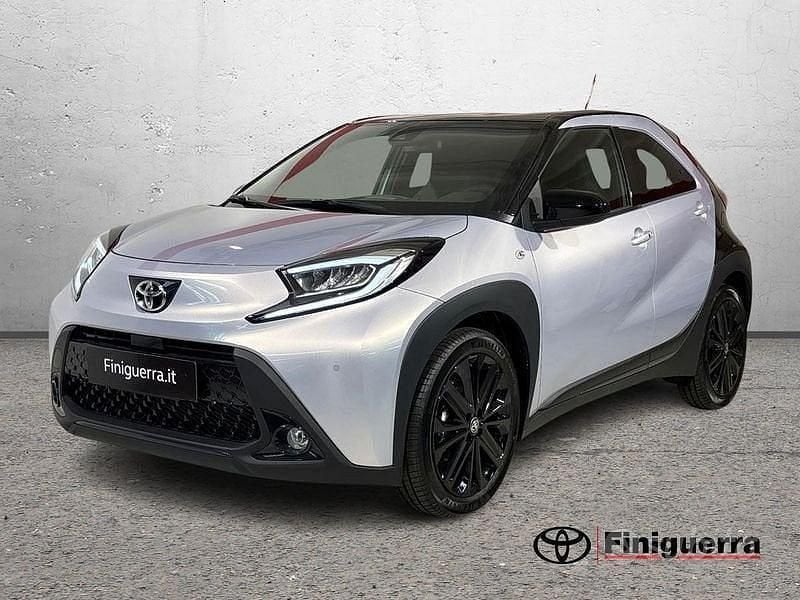 Blu Nuova 2025 Toyota Aygo X SUV | 19.950 € (Molto cara) - Immagine 1/4