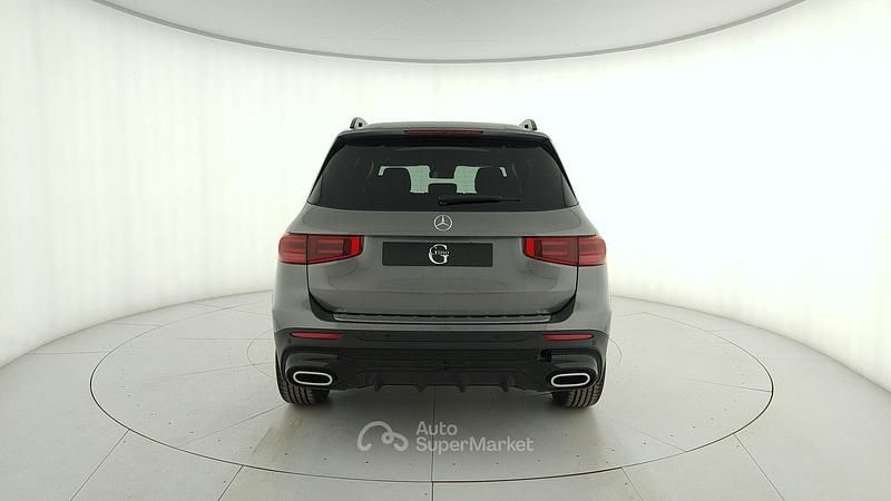 Nuova Mercedes GLB200 150 CV (110 kW) 2026 Mountain grau metallic SUV