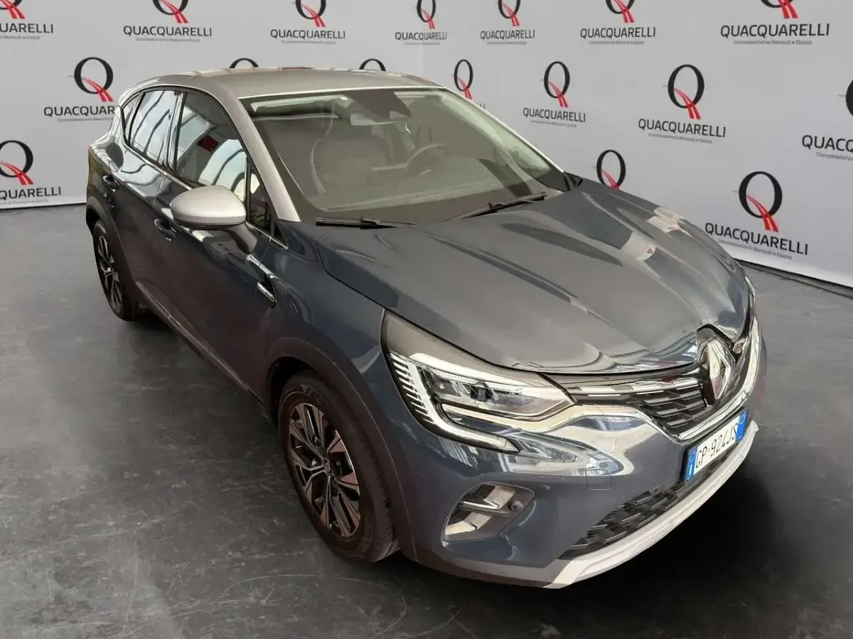 Usata Renault Captur Techno 143 CV (105 kW) 2023 Grigio SUV