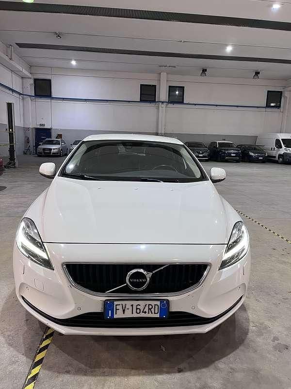 Usata Volvo V40 Business Edition 122 CV (89 kW) 2019 Berlina
