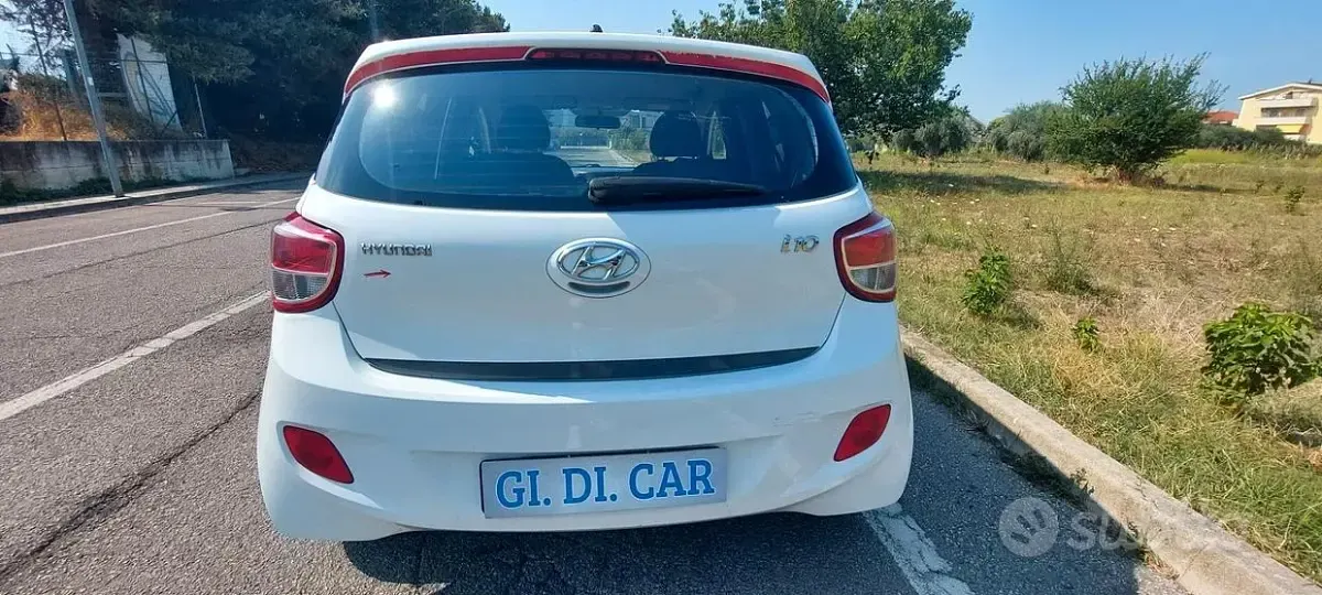 Usata Hyundai i10 69 CV (50 kW) 2016 Bianco Utilitaria