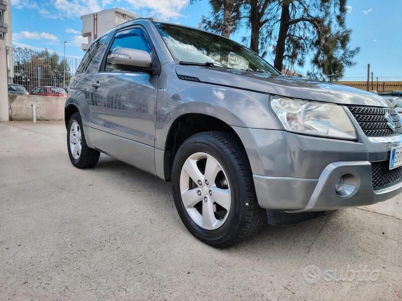 Grigio Usata 2010 Suzuki Grand Vitara SUV | 8800 € (Buon prezzo) - Immagine 1/4