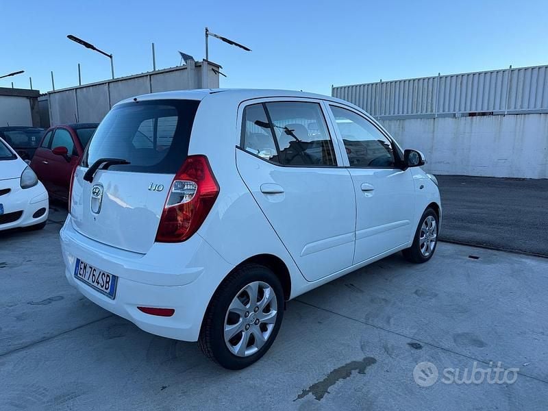 Usata Hyundai i10 69 CV (50 kW) 2012 Bianco Utilitaria