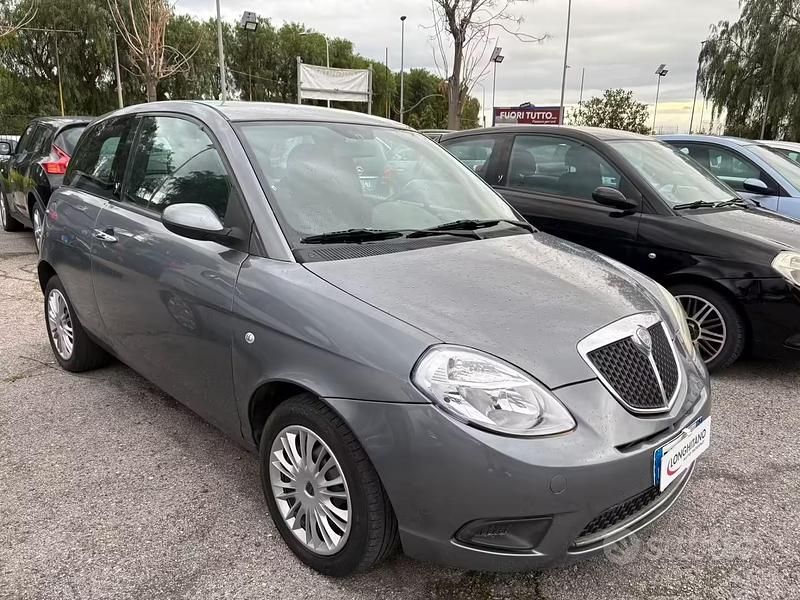 Usata Lancia Ypsilon 75 CV (55 kW) 2007 Grigio Utilitaria