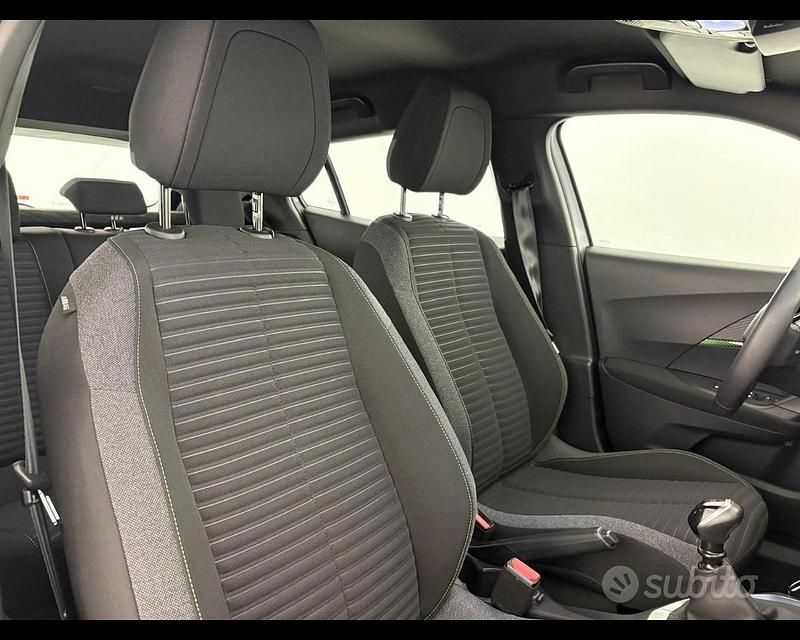 Używany Peugeot 2008 Active 102 KM (75 kW) 2024 Biały SUV