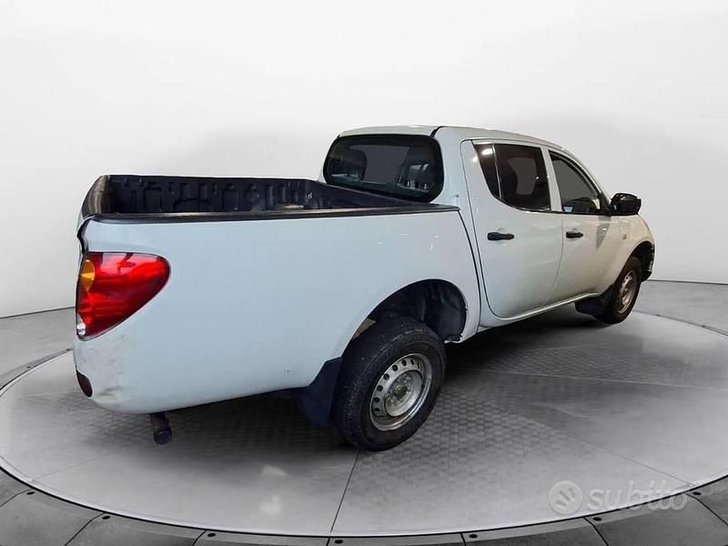 Usata Mitsubishi L200 Invite+ 136 CV (100 kW) 2011 Bianco Pick-up
