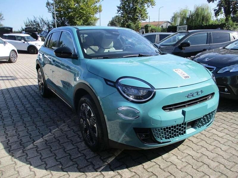 Nuova Fiat 600 La Prima 101 CV (74 kW) 2026 Blu/azzurro SUV