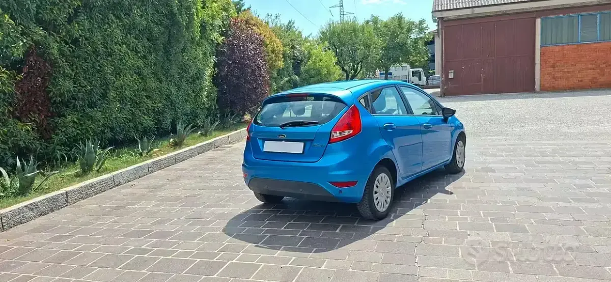 Usata Ford Fiesta Titanium 92 CV (67 kW) 2010 Bluazzurro Berlina