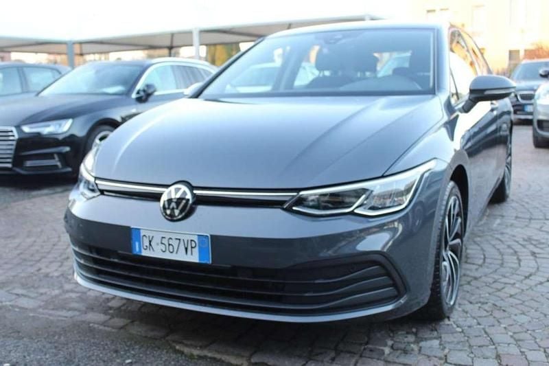 Grigio scuro pastello Usata 2022 VW Golf VIII Style Tre volumi | 22.900 € (Buon prezzo) - Immagine 1/4