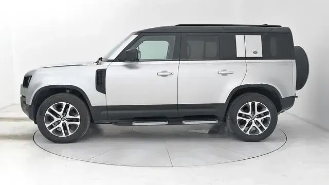 Usata Land Rover Defender SE Dynamic 248 CV (182 kW) 2023 Grigio SUV