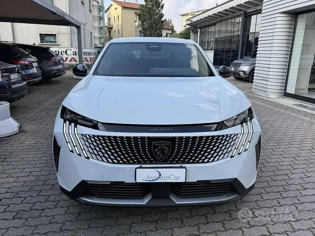 Usata Peugeot 3008 Allure 136 CV (100 kW) 2025 Bianco / pastello SUV