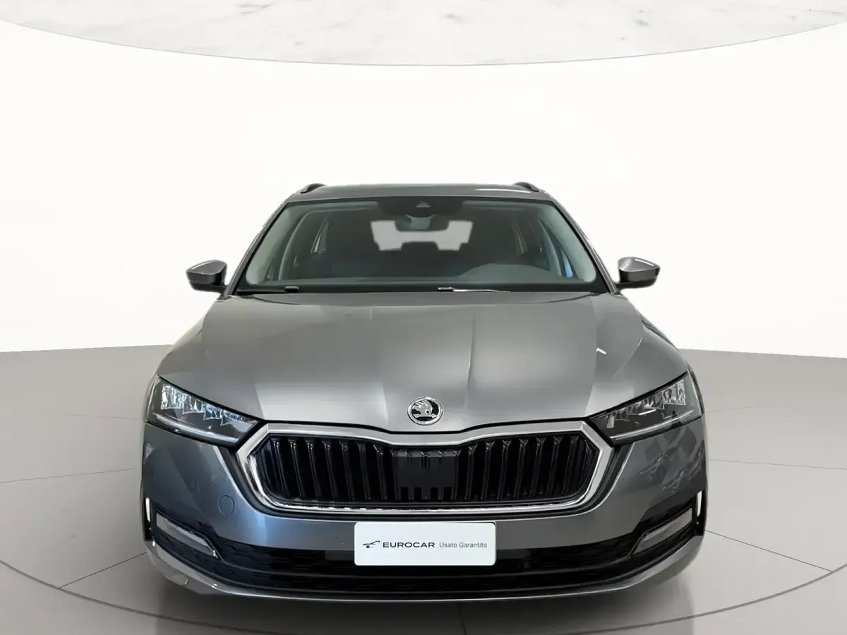 Usata Skoda Octavia Executive 110 CV (80 kW) 2023 Grigio graphite metallizzato Station wagon