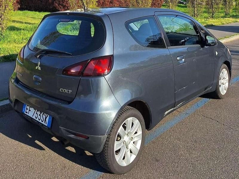 Usata Mitsubishi Colt 75 CV (55 kW) 2010 Grigio Utilitaria
