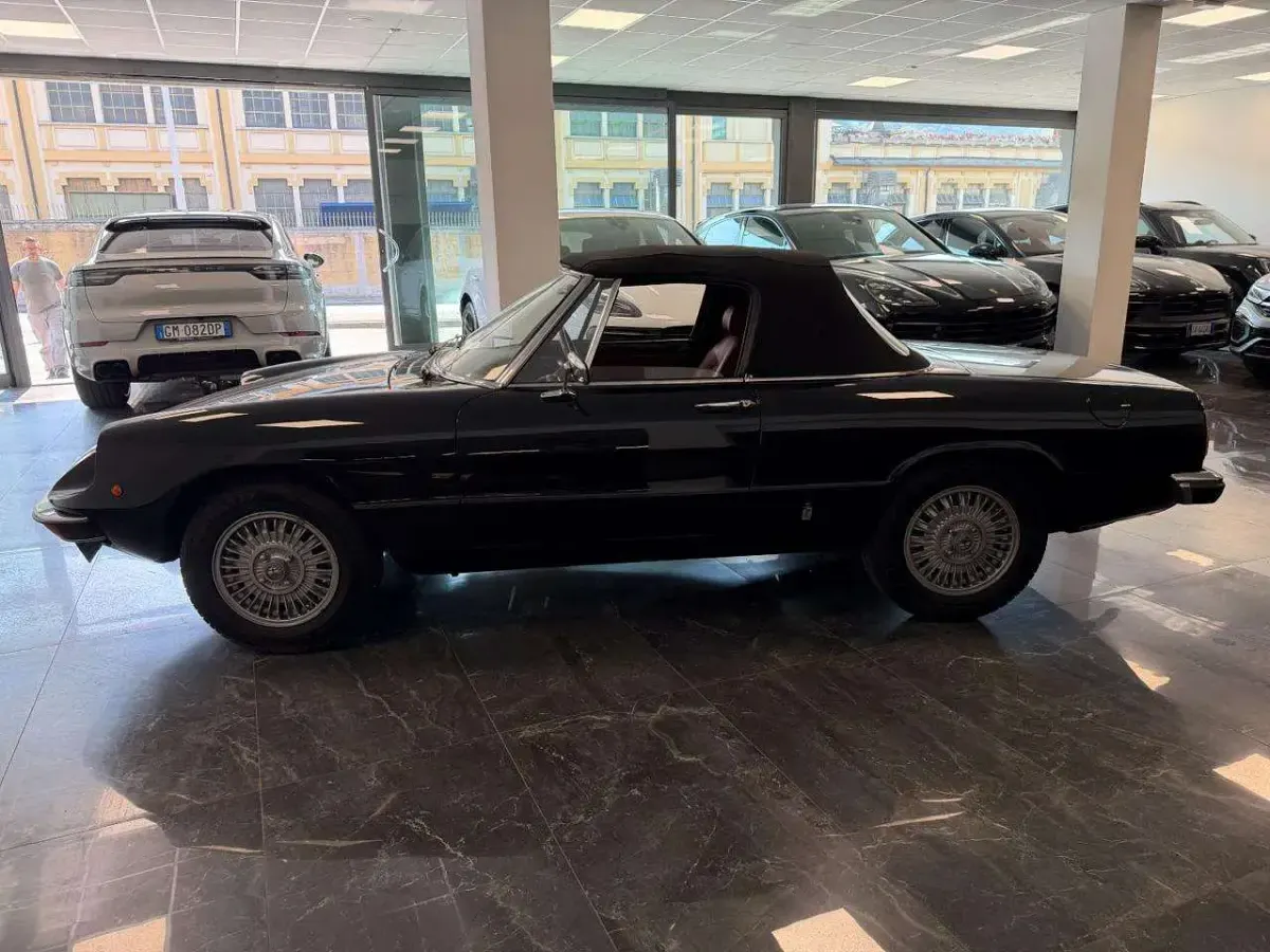 Usata Alfa Romeo GT Junior 103 CV (75 kW) 1976 Nero Cabrio