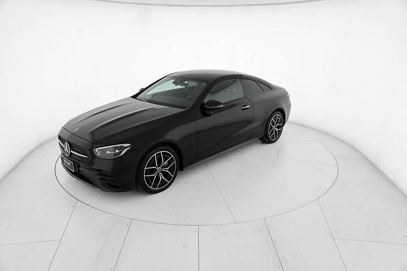 Begagnad Mercedes 300 Premium Plus 265 HK (194 kW) 2022 Svart Sportkupé