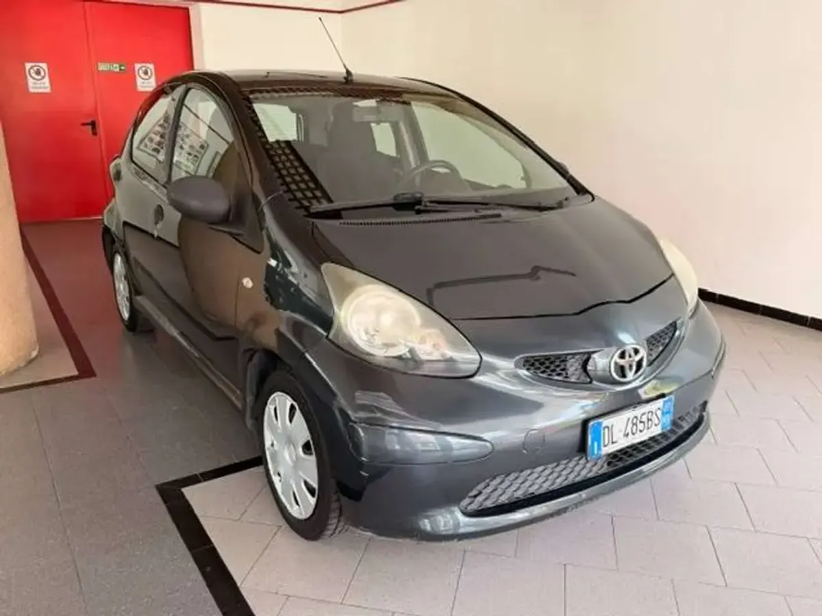 Usata Toyota Aygo 68 CV (50 kW) 2007 Blu/azzurro Utilitaria