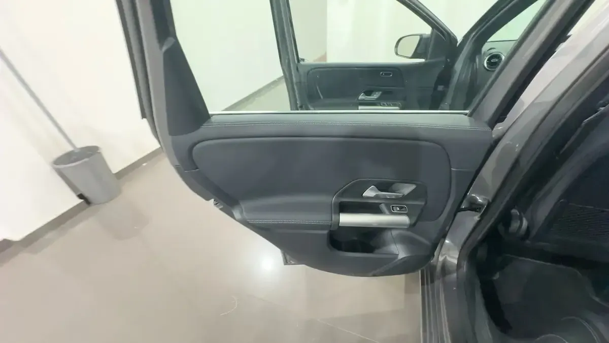 Usata Mercedes B180 116 CV (85 kW) 2024 Mountain grey met Monovolume