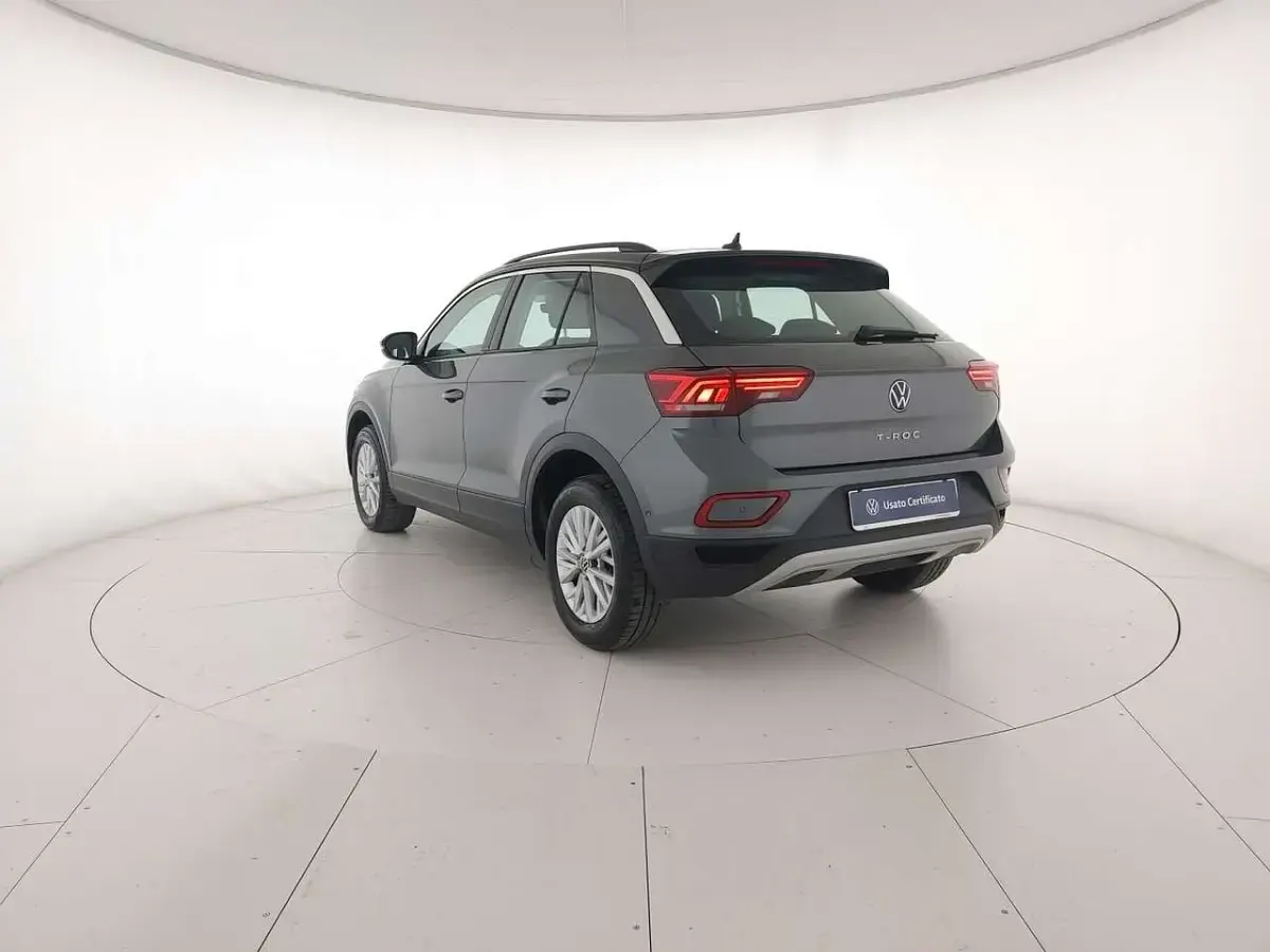 Usata VW T-Roc Life 150 CV (110 kW) 2025 Indium grey metallizzato nero SUV