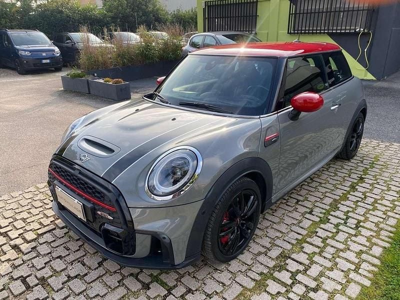 Usata Mini John Cooper Works 231 CV (169 kW) 2021 Moonwalk greytetto rosso Utilitaria
