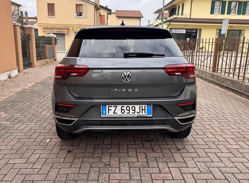 Usata VW T-Roc 150 CV (110 kW) 2019 Grigio SUV