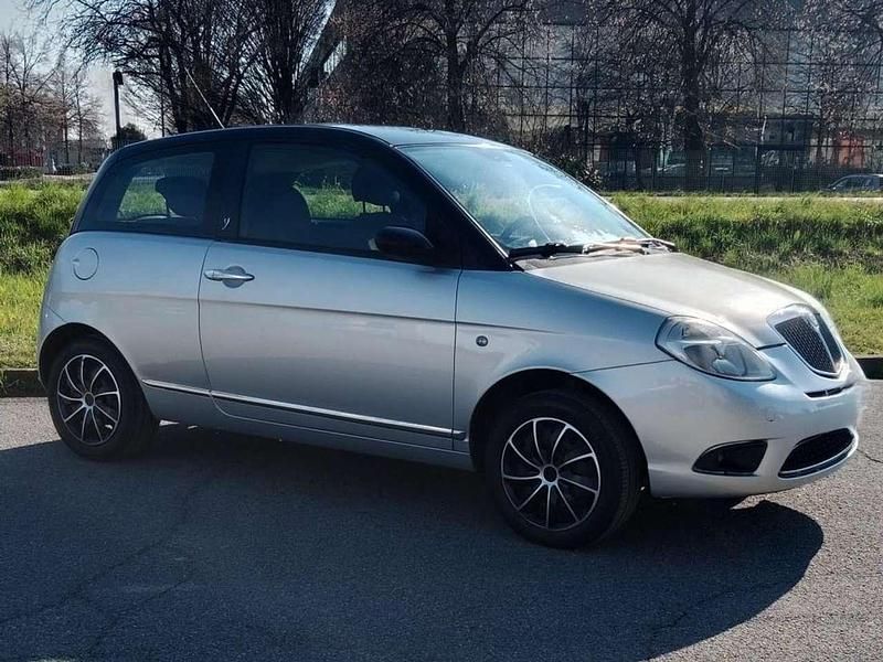 Usata Lancia Ypsilon 95 CV (69 kW) 2007 Argento/nero Utilitaria