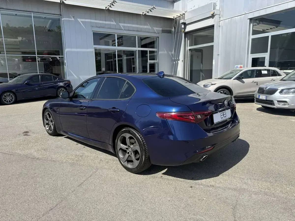 Usata Alfa Romeo Giulia Super 179 CV (131 kW) 2016 Blu/azzurro Berlina