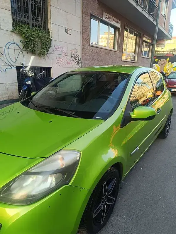 Usata Renault Clio III 75 CV (55 kW) 2009 Verde Berlina