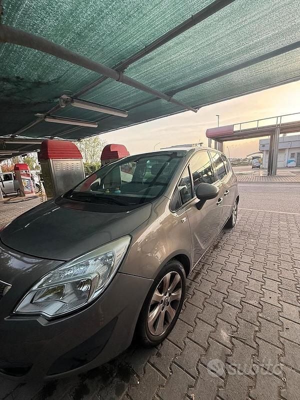 Usata Opel Meriva 120 CV (88 kW) 2011 Grigio Monovolume