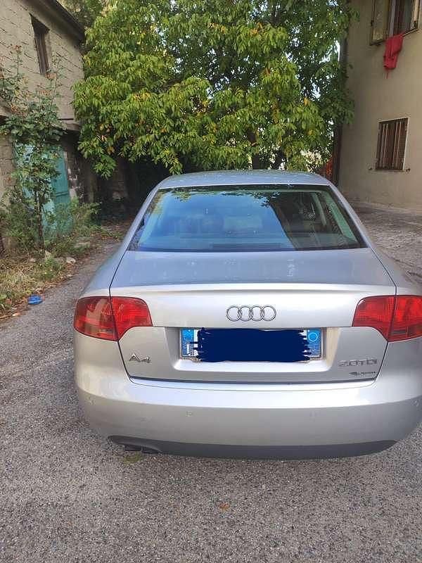 Argento Usata 2007 Audi A4 Ambiente Tre volumi | 2700 € (Buon prezzo) - Immagine 1/4