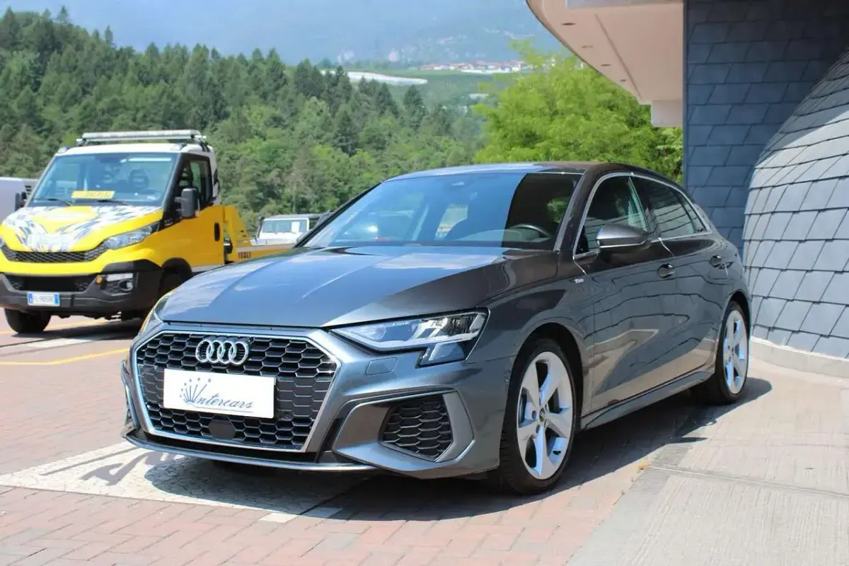 Usata Audi A3 S-Line 150 CV (110 kW) 2021 Grigio Berlina