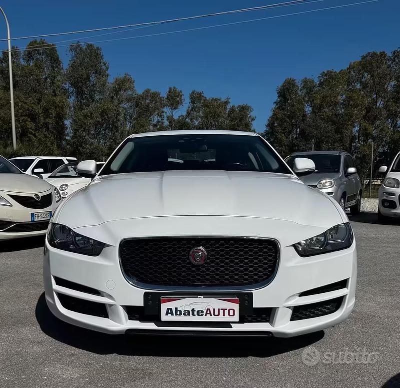 Usata Jaguar XE Prestige 180 CV (132 kW) 2016 Bianco Berlina