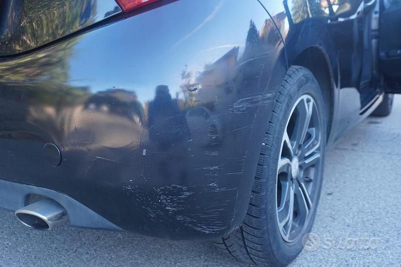 Usata Peugeot 208 Active 68 CV (50 kW) 2012 Nero Utilitaria