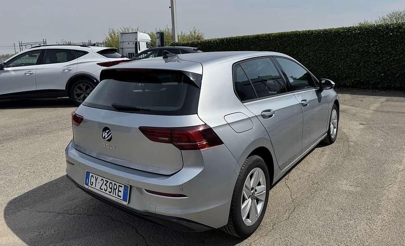 Usata VW Golf VIII Life 116 CV (85 kW) 2025 Dolomite silver Berlina