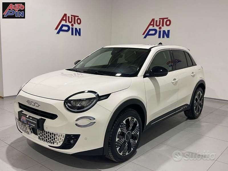 Usata Fiat 600 La Prima 136 CV (100 kW) 2025 Beige SUV